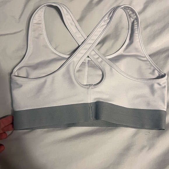 Under Armour bra size medium. - Picture 2 of 3